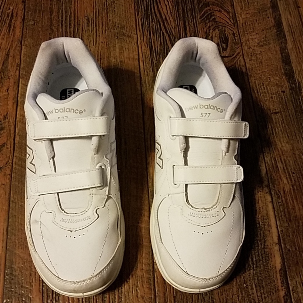 New Balance 577 womens walking shoes size 10 2EE
